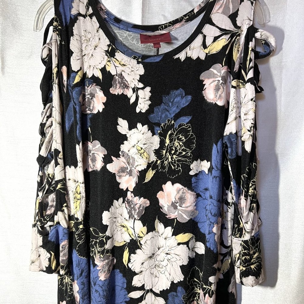 Jennifer Lopez-Floral-3/4" Sleeves with Cut outs-Size Large-Comfy-